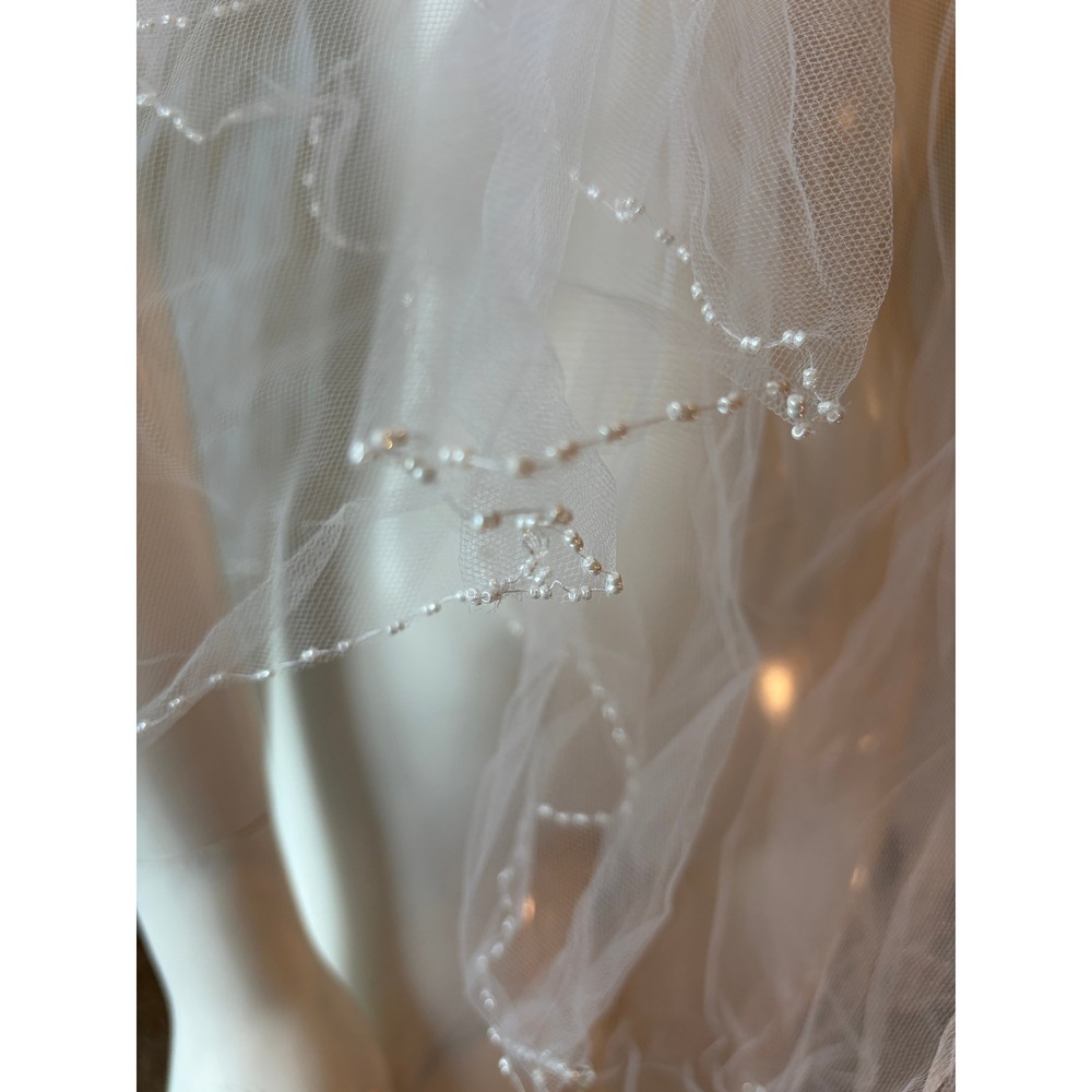 White Two Tier Beaded Scalloped Edge Bridal Veil Waist Length Pearl Trim 34in - Picture 3 of 14